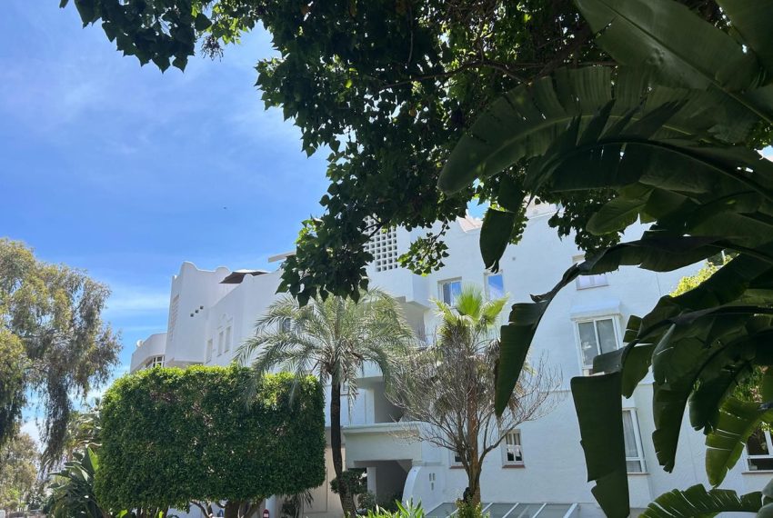 R5025880-Apartment-For-Sale-The-Golden-Mile-Ground-Floor-3-Beds-121-Built-1