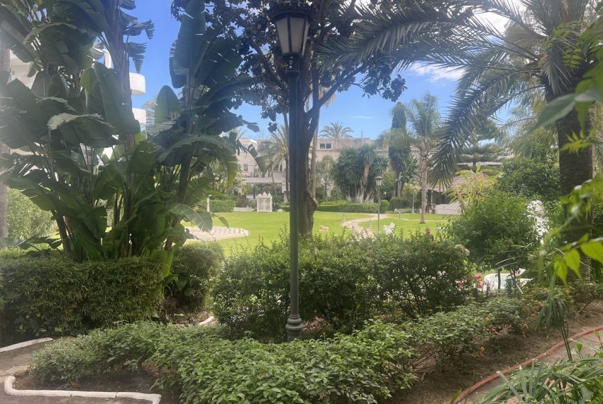 R5025880-Apartment-For-Sale-The-Golden-Mile-Ground-Floor-3-Beds-121-Built-12
