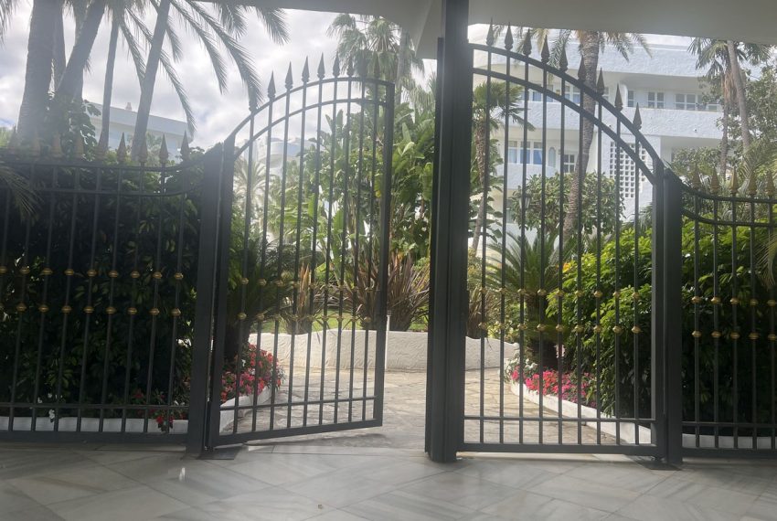 R5025880-Apartment-For-Sale-The-Golden-Mile-Ground-Floor-3-Beds-121-Built-5