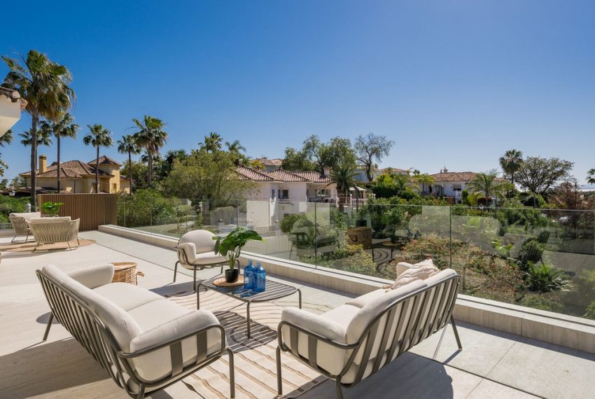 R5025937-Villa-For-Sale-El-Rosario-Detached-6-Beds-703-Built-6