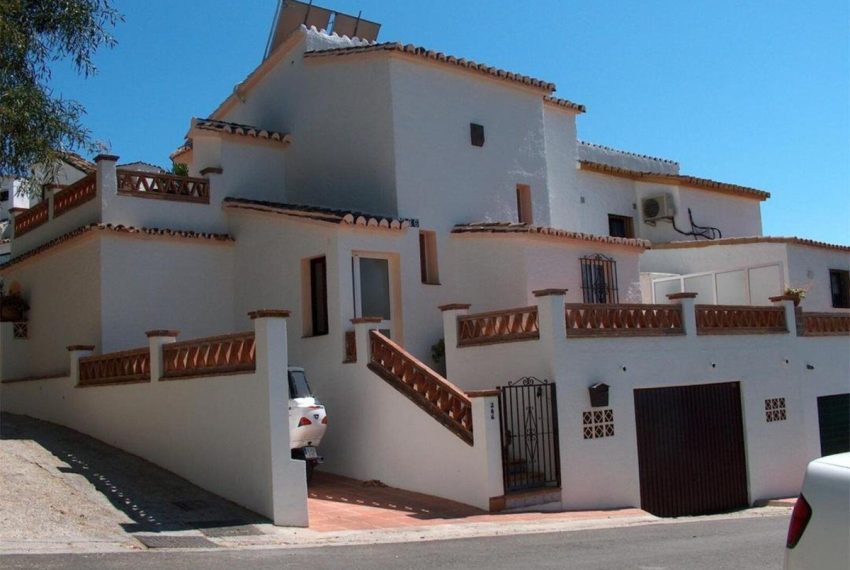 R5025967-Villa-For-Sale-Calahonda-Semi-Detached-4-Beds-120-Built