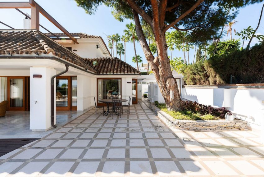 R5026135-Villa-For-Sale-Nueva-Andalucia-Detached-3-Beds-280-Built-1