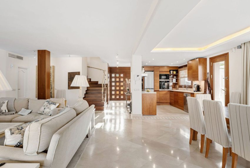 R5026135-Villa-For-Sale-Nueva-Andalucia-Detached-3-Beds-280-Built-13