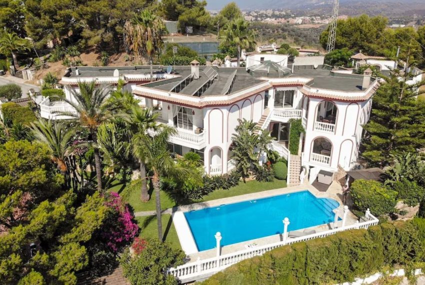 R5026243-Villa-For-Sale-Las-Chapas-Detached-7-Beds-598-Built-1