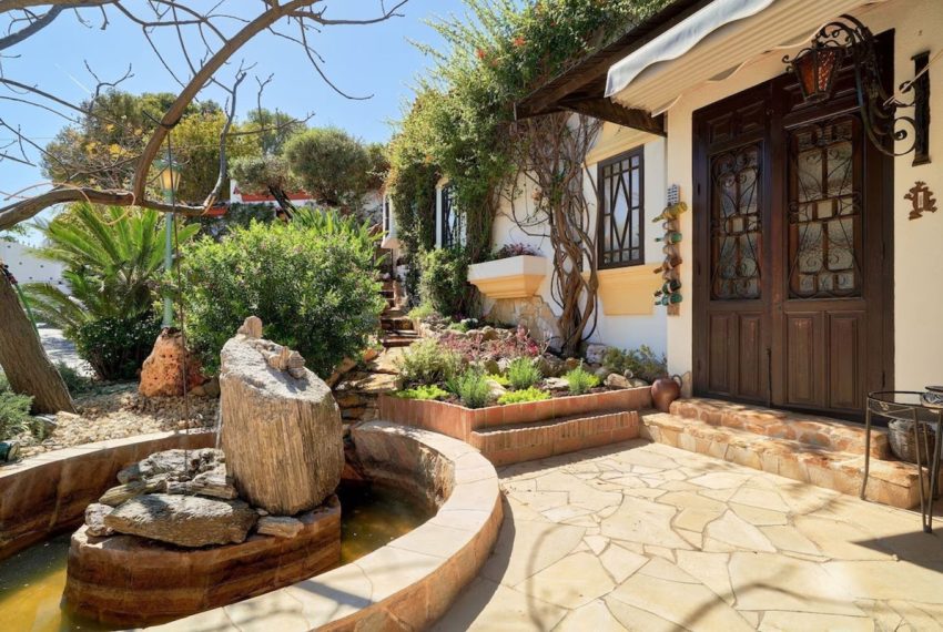 R5026243-Villa-For-Sale-Las-Chapas-Detached-7-Beds-598-Built-2