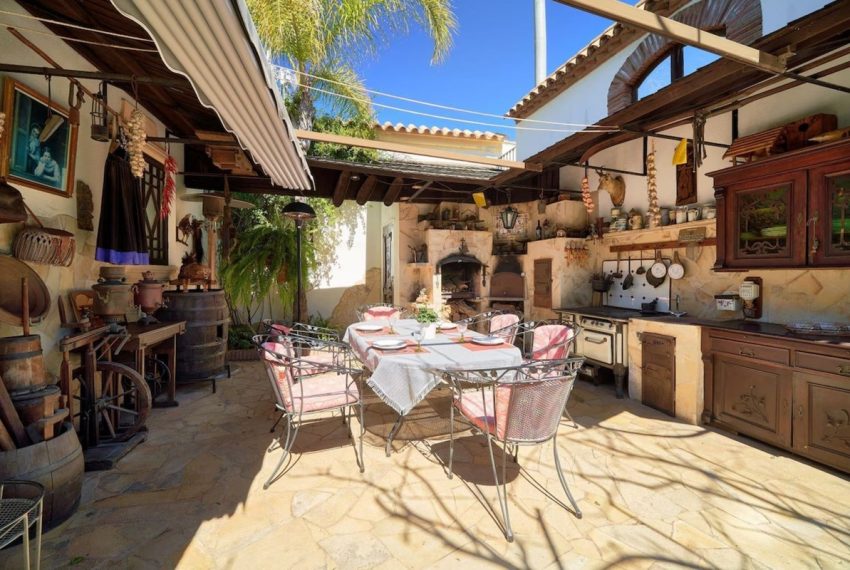 R5026243-Villa-For-Sale-Las-Chapas-Detached-7-Beds-598-Built-3