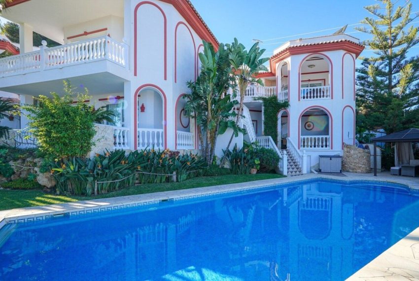 R5026243-Villa-For-Sale-Las-Chapas-Detached-7-Beds-598-Built-7
