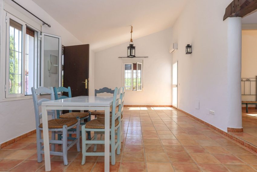 R5026261-Villa-For-Sale-Coin-Detached-2-Beds-72-Built-4