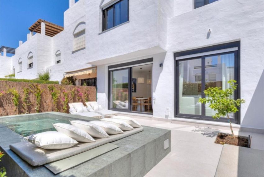 R5026864-Villa-For-Sale-San-Pedro-de-Alcantara-Semi-Detached-4-Beds-208-Built-1