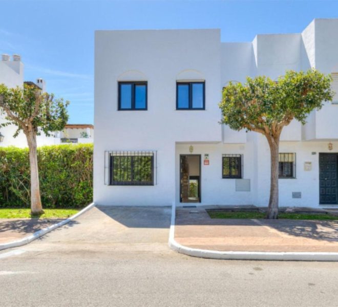 R5026864-Image 1-Semi Detached - 4 Beds - 208 Built