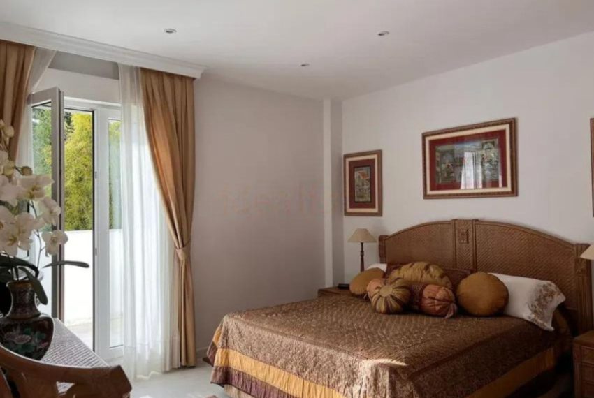 R5032129-Apartment-For-Sale-The-Golden-Mile-Middle-Floor-4-Beds-135-Built-2