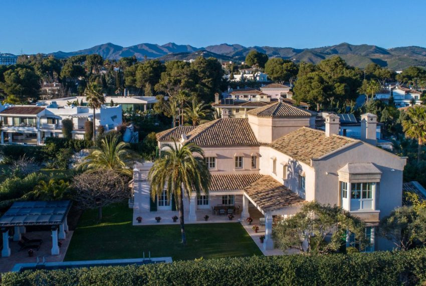 R5032207-Villa-For-Sale-Los-Monteros-Detached-7-Beds-1045-Built-1
