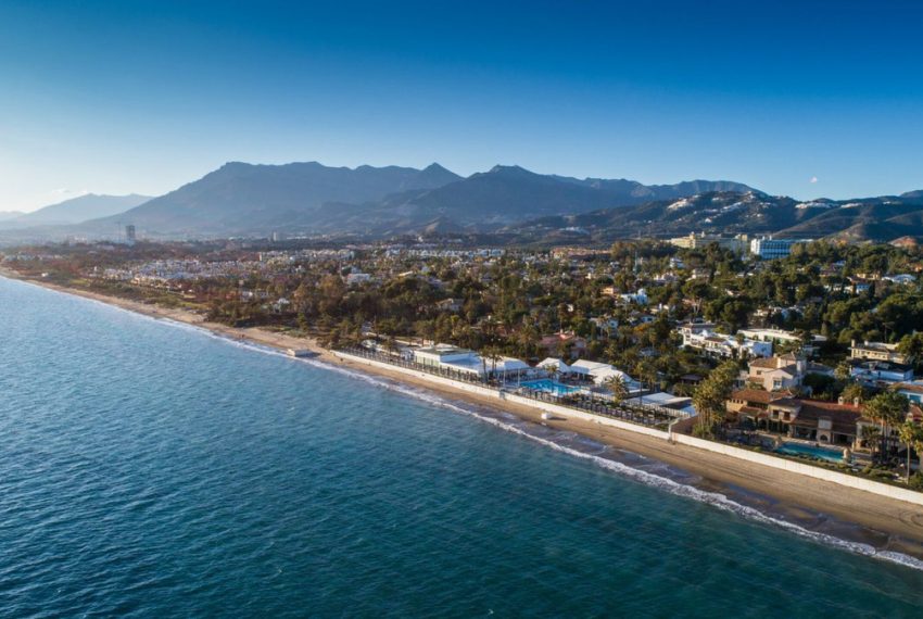 R5032207-Villa-For-Sale-Los-Monteros-Detached-7-Beds-1045-Built-2
