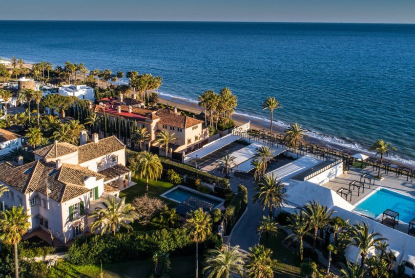 R5032207-Villa-For-Sale-Los-Monteros-Detached-7-Beds-1045-Built-3