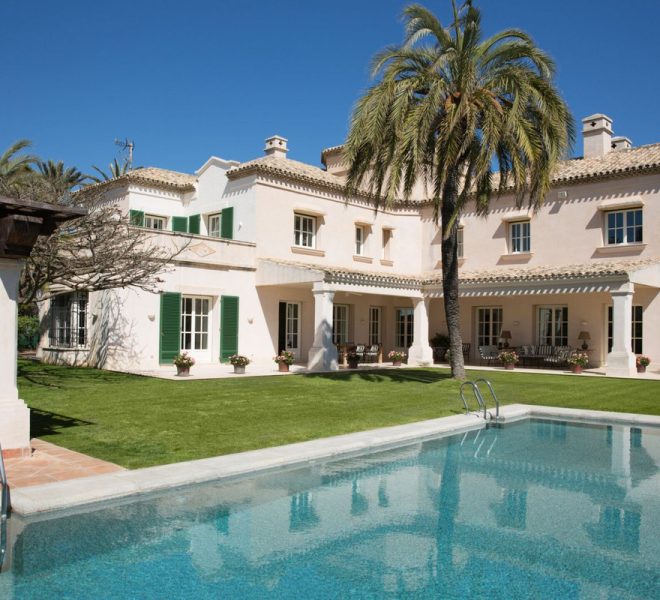 R5032207-Image 1-Detached - 7 Beds - 1045 Built