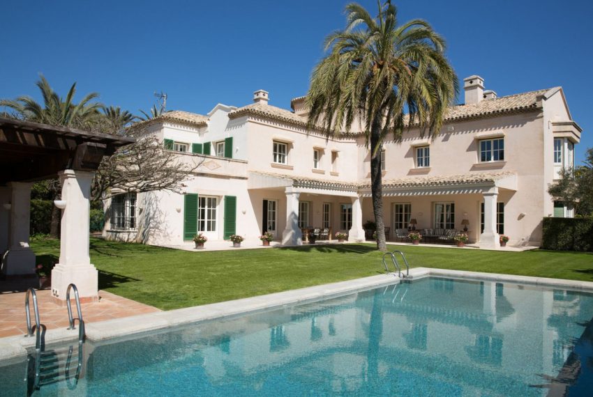 R5032207-Villa-For-Sale-Los-Monteros-Detached-7-Beds-1045-Built