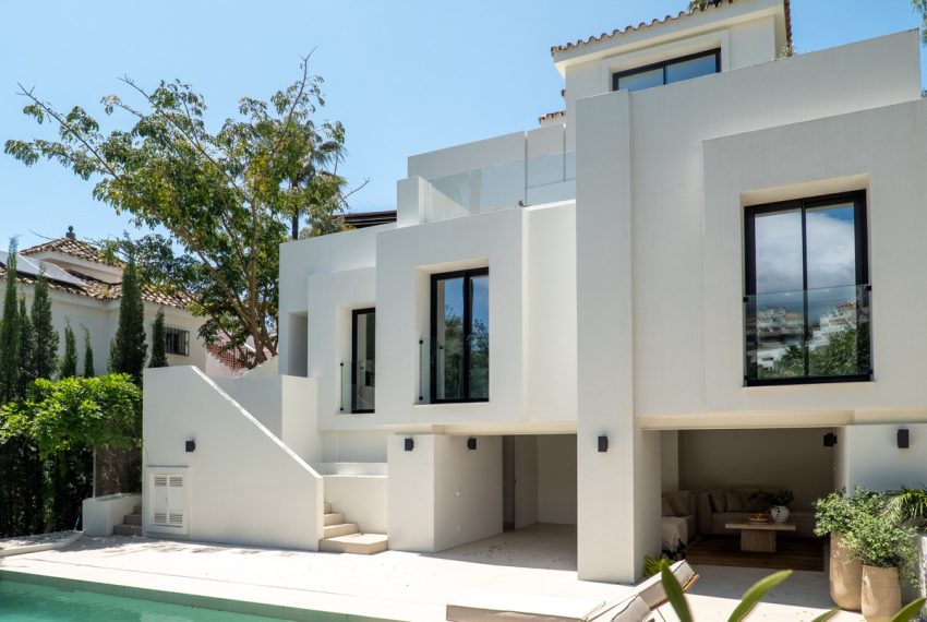 R5032501-Villa-For-Sale-Nueva-Andalucia-Detached-5-Beds-304-Built-1