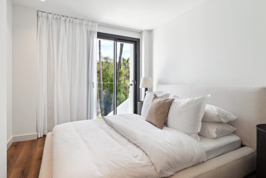 R5032501-Villa-For-Sale-Nueva-Andalucia-Detached-5-Beds-304-Built-10