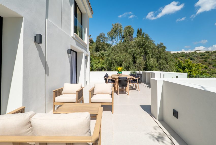 R5032501-Villa-For-Sale-Nueva-Andalucia-Detached-5-Beds-304-Built-17
