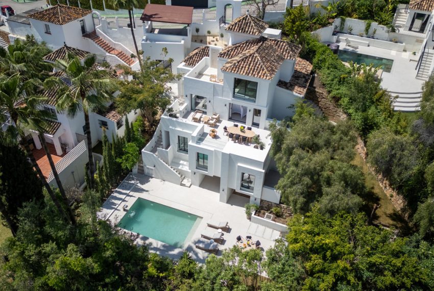 R5032501-Villa-For-Sale-Nueva-Andalucia-Detached-5-Beds-304-Built