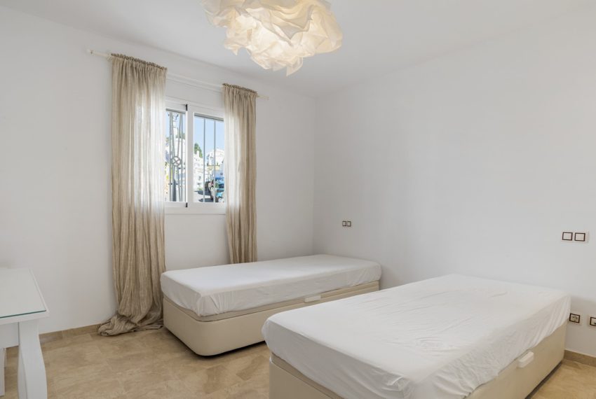 R5032516-Apartment-For-Sale-Nueva-Andalucia-Duplex-4-Beds-186-Built-13