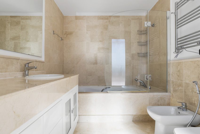R5032516-Apartment-For-Sale-Nueva-Andalucia-Duplex-4-Beds-186-Built-6
