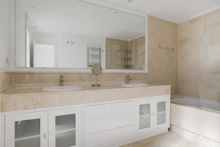 R5032516-Apartment-For-Sale-Nueva-Andalucia-Duplex-4-Beds-186-Built-7