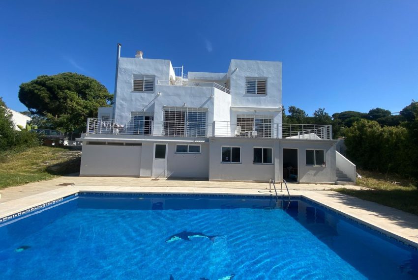 R5033992-Villa-For-Sale-Elviria-Detached-6-Beds-395-Built-1