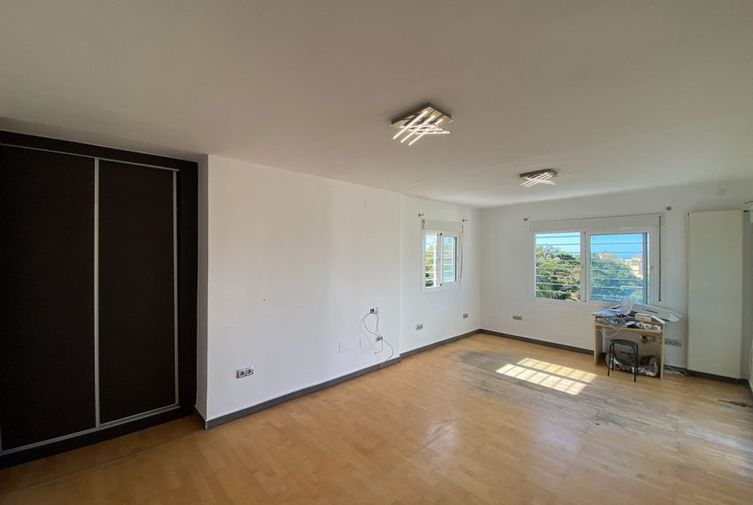 R5033992-Villa-For-Sale-Elviria-Detached-6-Beds-395-Built-17