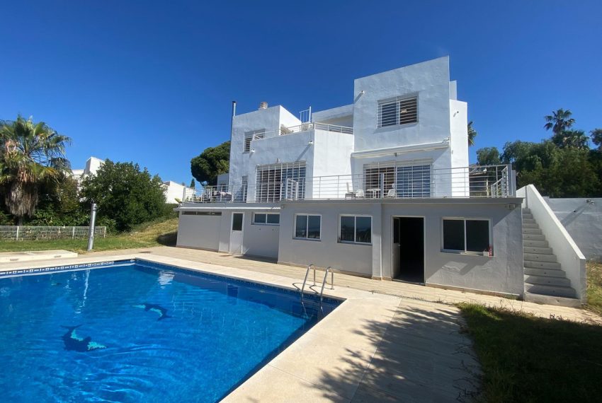 R5033992-Villa-For-Sale-Elviria-Detached-6-Beds-395-Built-2
