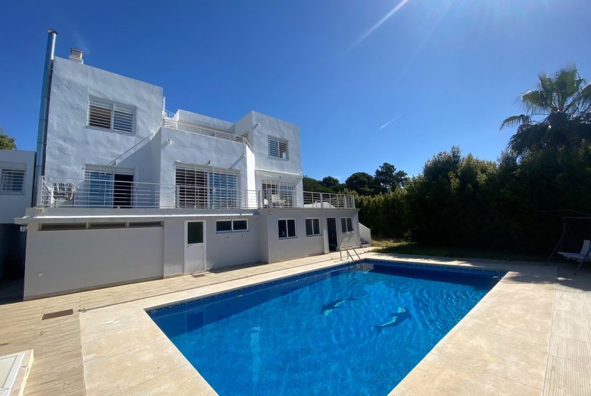 R5033992-Villa-For-Sale-Elviria-Detached-6-Beds-395-Built