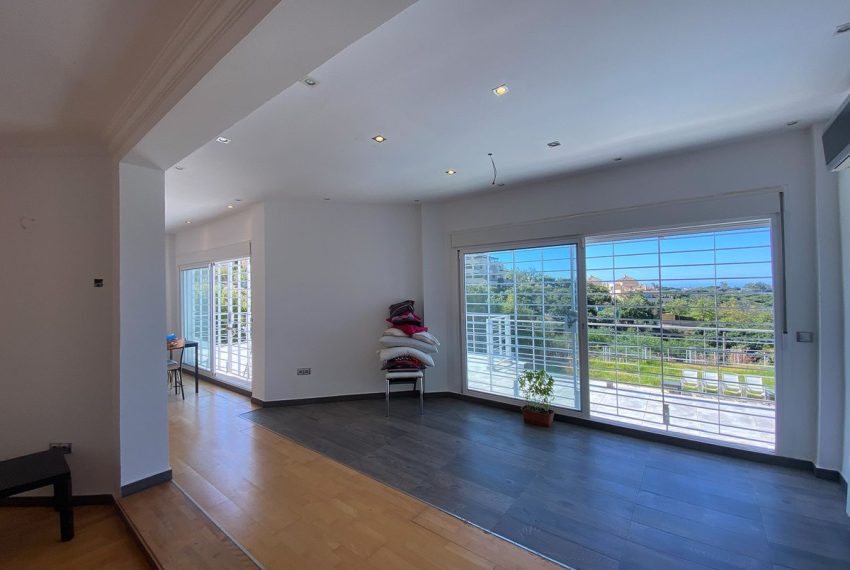 R5033992-Villa-For-Sale-Elviria-Detached-6-Beds-395-Built-9
