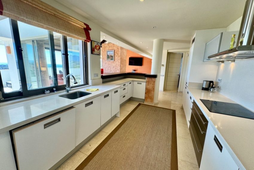 R5034328-Apartment-For-Sale-New-Golden-Mile-Penthouse-3-Beds-220-Built-6