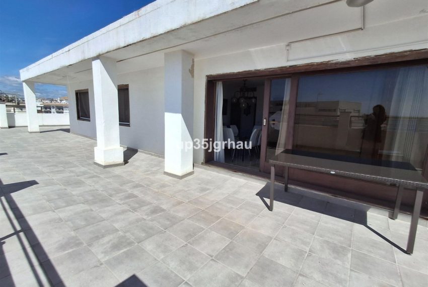 R5034667-Apartment-For-Sale-Estepona-Penthouse-4-Beds-150-Built