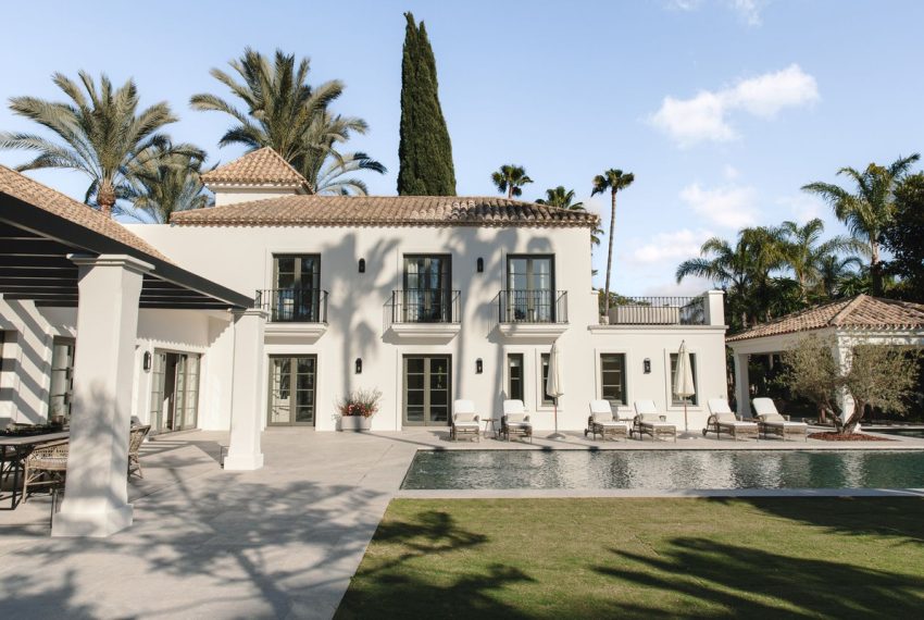 R5035030-Villa-For-Sale-Nueva-Andalucia-Detached-6-Beds-601-Built-1