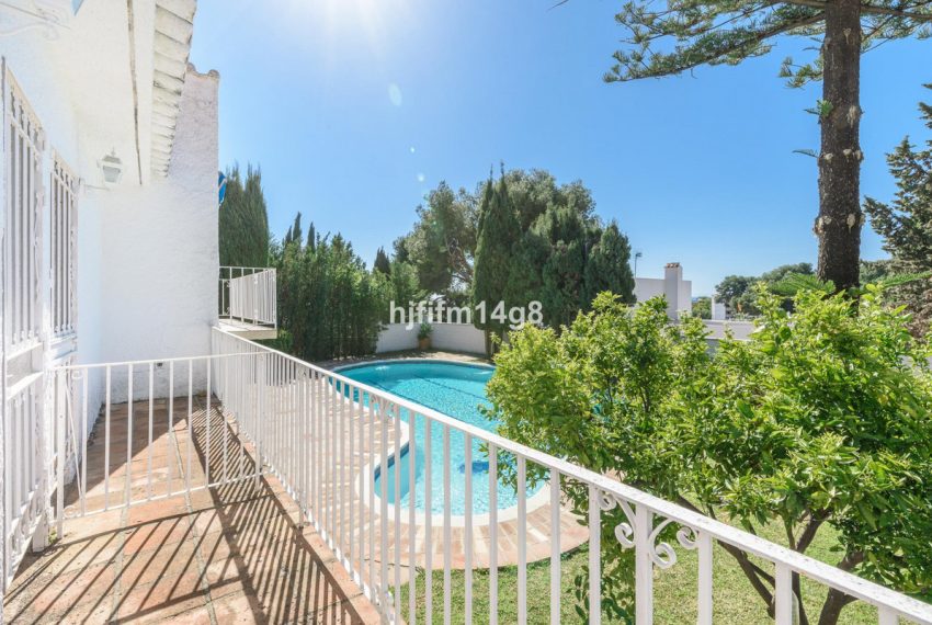 R5035189-Villa-For-Sale-Nueva-Andalucia-Detached-5-Beds-146-Built-3