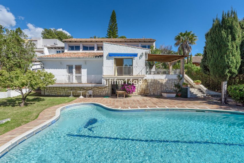 R5035189-Villa-For-Sale-Nueva-Andalucia-Detached-5-Beds-146-Built