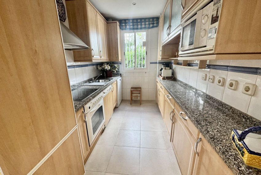 R5037148-Apartment-For-Sale-The-Golden-Mile-Ground-Floor-3-Beds-121-Built-11