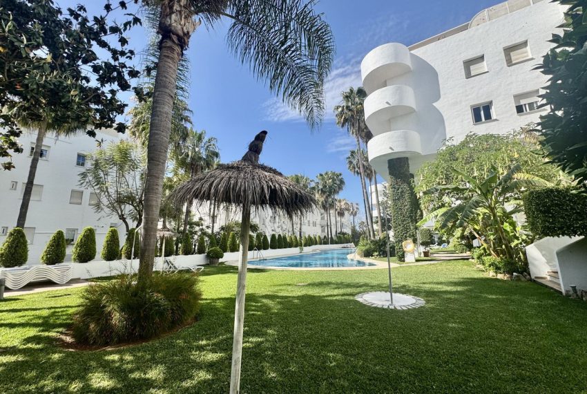R5037148-Apartment-For-Sale-The-Golden-Mile-Ground-Floor-3-Beds-121-Built-2