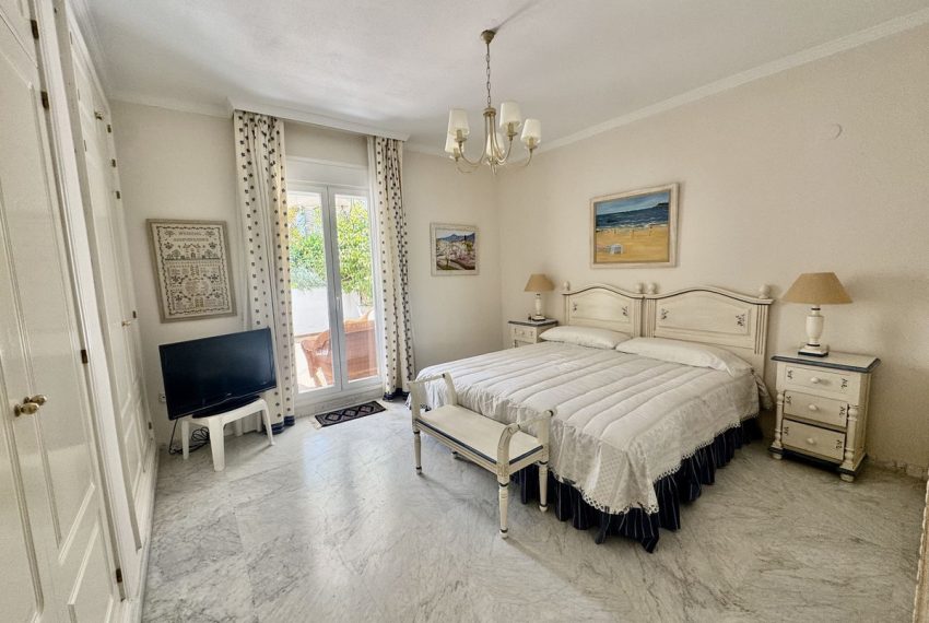 R5037148-Apartment-For-Sale-The-Golden-Mile-Ground-Floor-3-Beds-121-Built-5