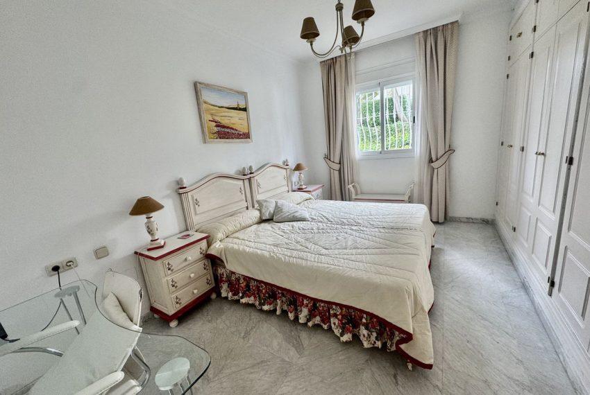 R5037148-Apartment-For-Sale-The-Golden-Mile-Ground-Floor-3-Beds-121-Built-7