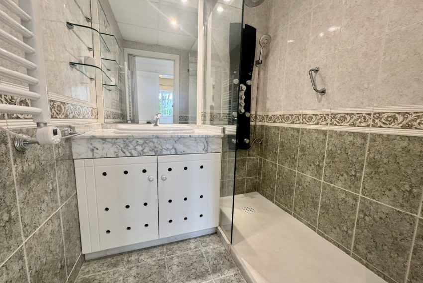 R5037148-Apartment-For-Sale-The-Golden-Mile-Ground-Floor-3-Beds-121-Built-8