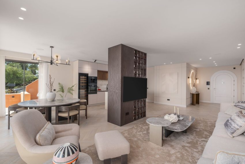 R5037205-Apartment-For-Sale-Nueva-Andalucia-Ground-Floor-4-Beds-215-Built-1