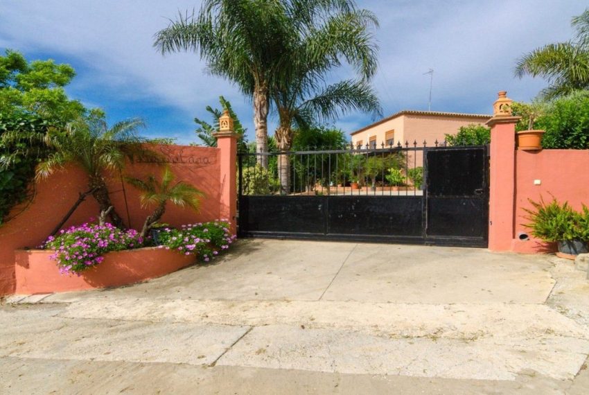 R5037514-Villa-For-Sale-Estepona-Finca-4-Beds-240-Built-1