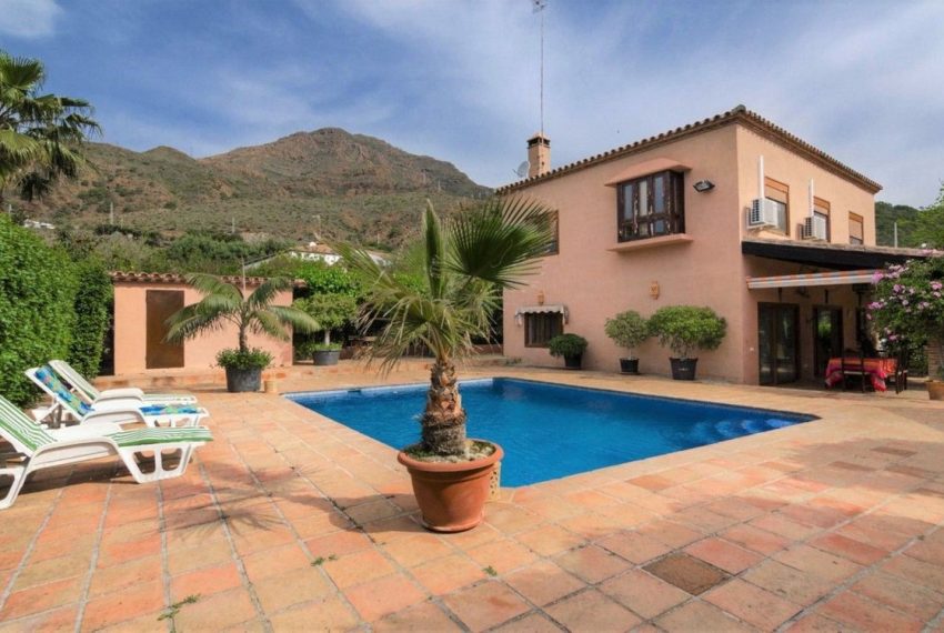 R5037514-Villa-For-Sale-Estepona-Finca-4-Beds-240-Built