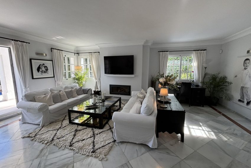 R5037526-Villa-For-Sale-Nueva-Andalucia-Detached-5-Beds-320-Built-1