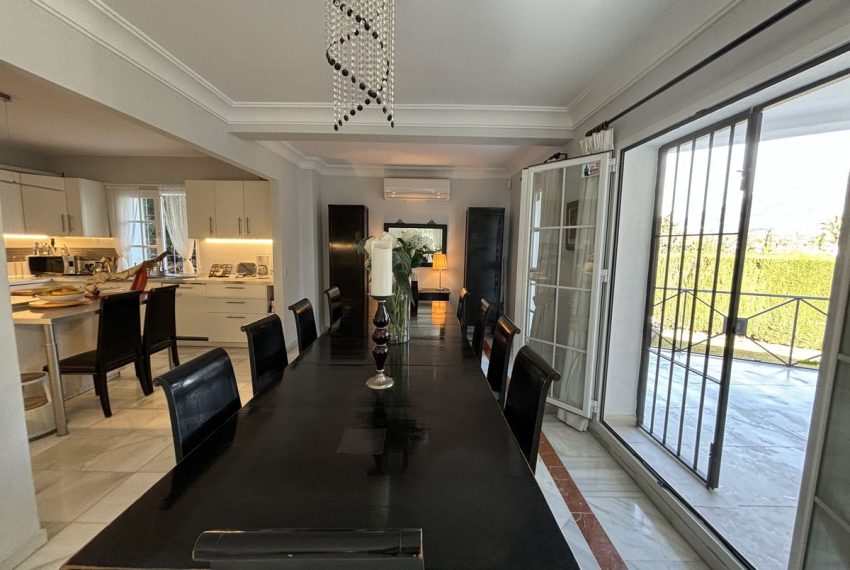 R5037526-Villa-For-Sale-Nueva-Andalucia-Detached-5-Beds-320-Built-8