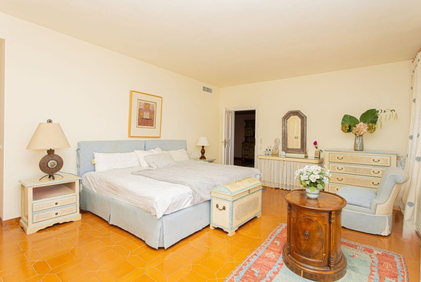 R5037583-Villa-For-Sale-Nueva-Andalucia-Detached-8-Beds-643-Built-16