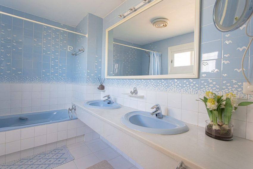 R5037583-Villa-For-Sale-Nueva-Andalucia-Detached-8-Beds-643-Built-19