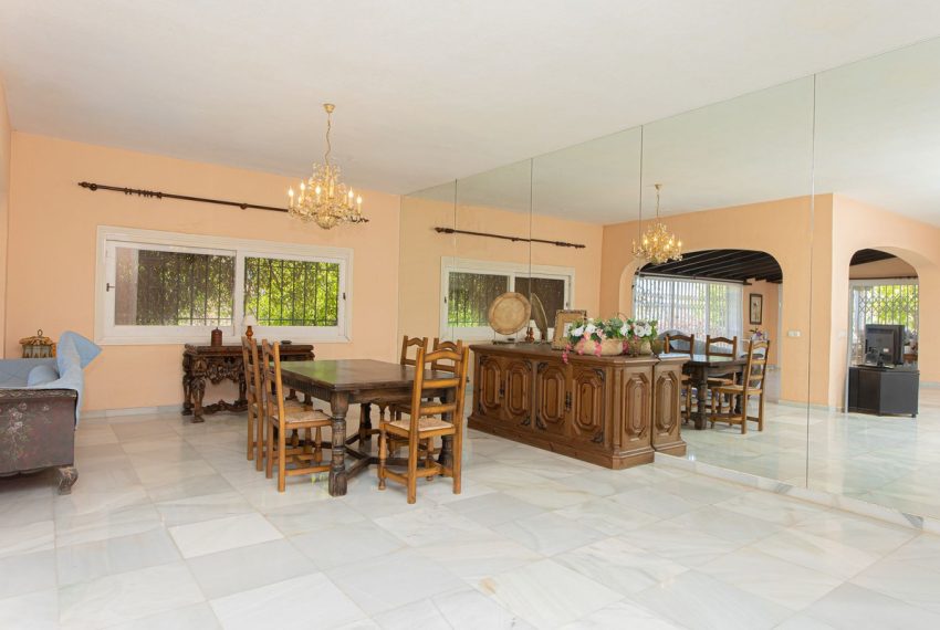 R5037583-Villa-For-Sale-Nueva-Andalucia-Detached-8-Beds-643-Built-3